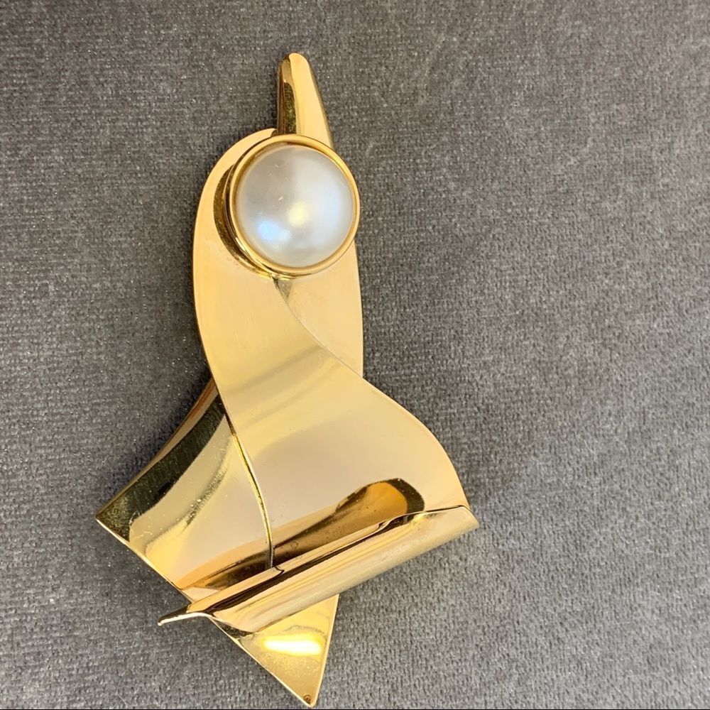 🛍3/$20 GOLD tone faux pearl brooch pin costume jewellery